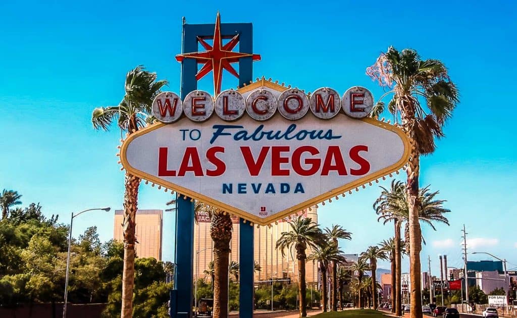 Elope at the welcome to Las Vegas sign 