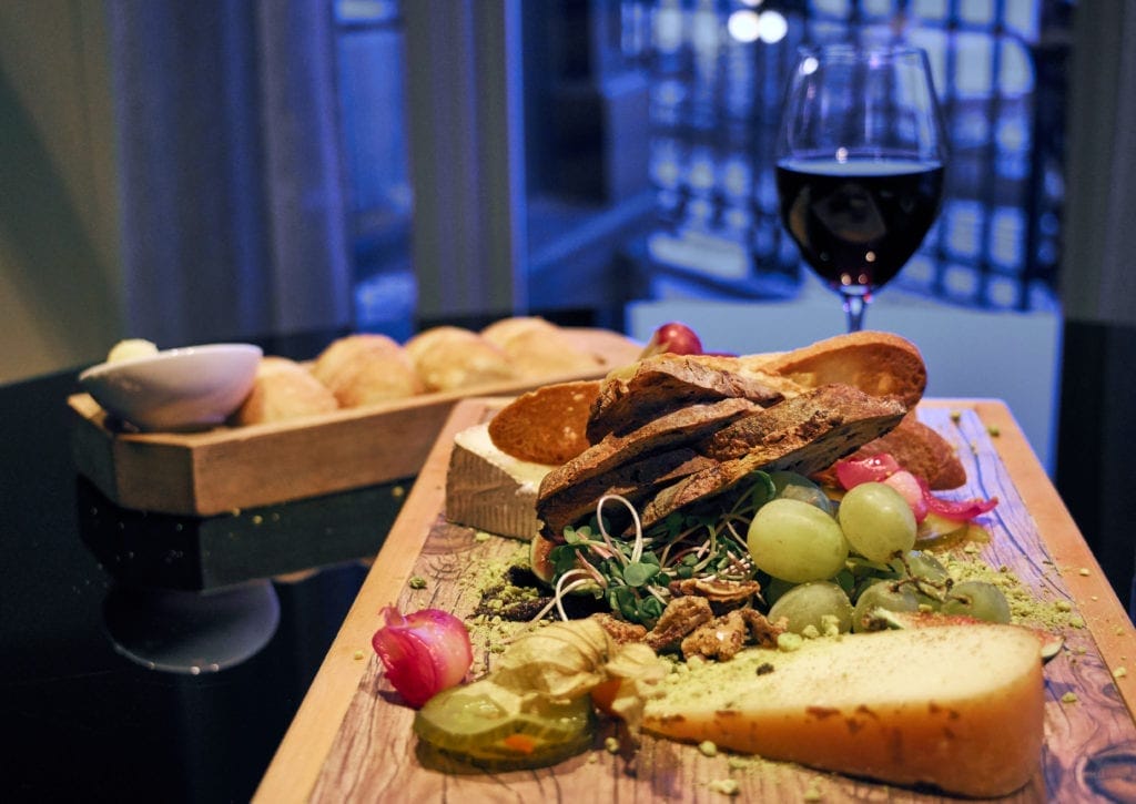 Best Restaurants in Orlando for Date Night 2 Theme Restaurants in Orlando