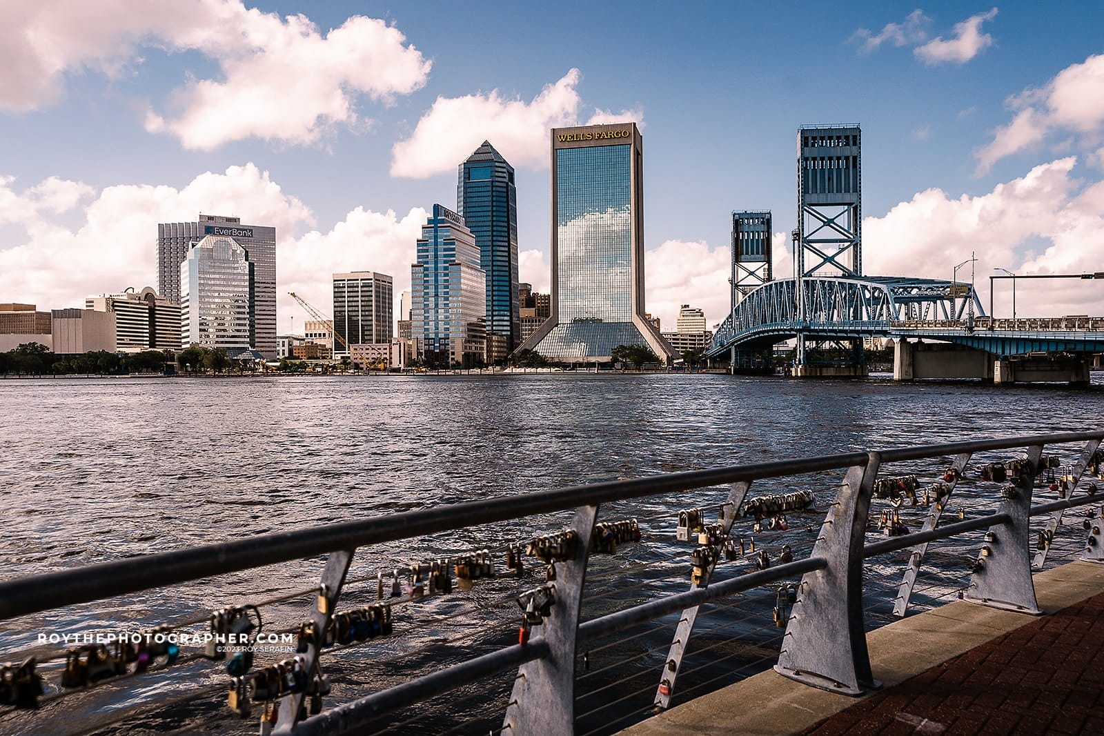 20+ Unique Wedding Venues in Jacksonville, FL 1 2024.06.14 friendship fountain 28 mm 04 8 websize